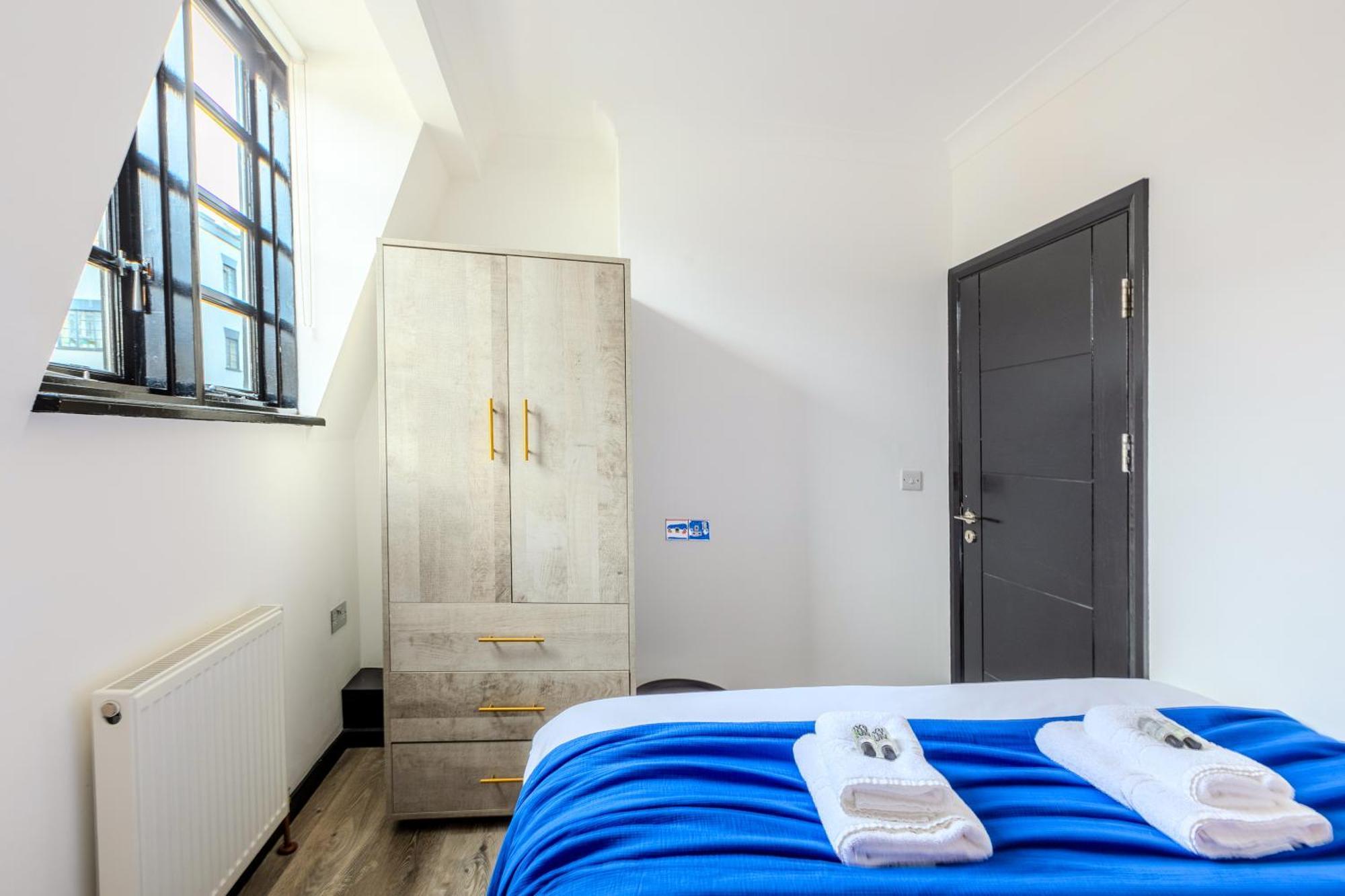 Langdon Apartments, Bouverie Place *