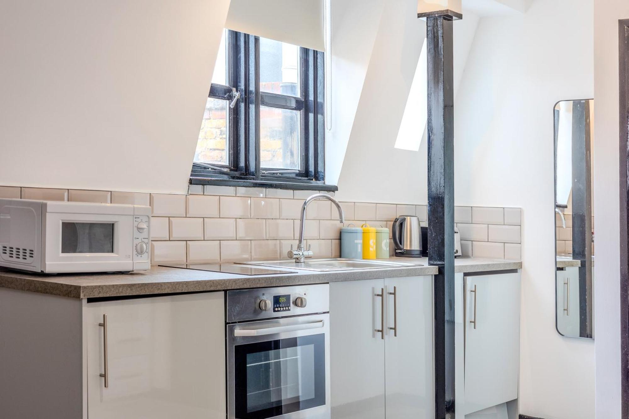 Langdon Apartments, Bouverie Place *