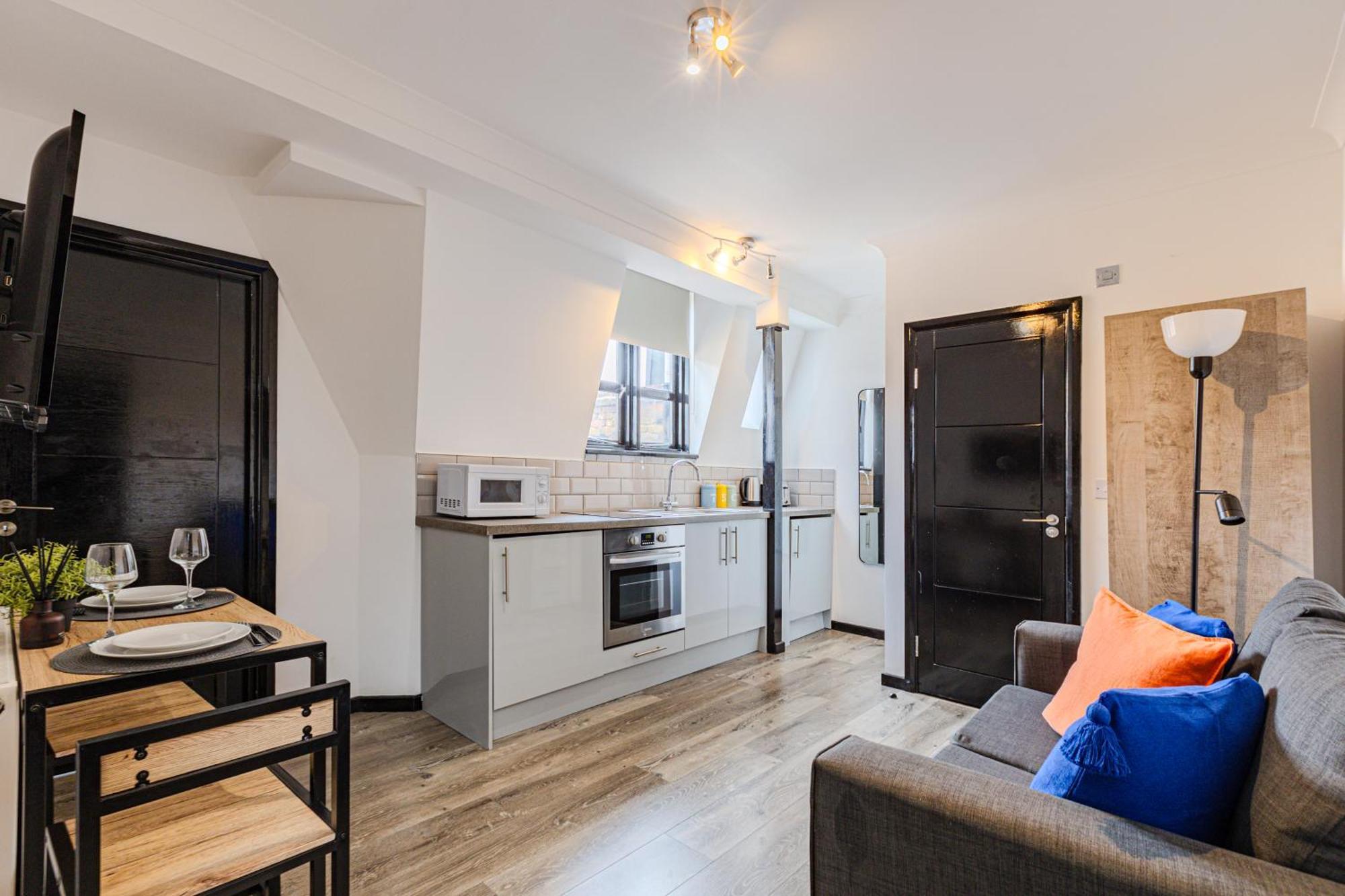 Langdon Apartments, Bouverie Place * Londres
