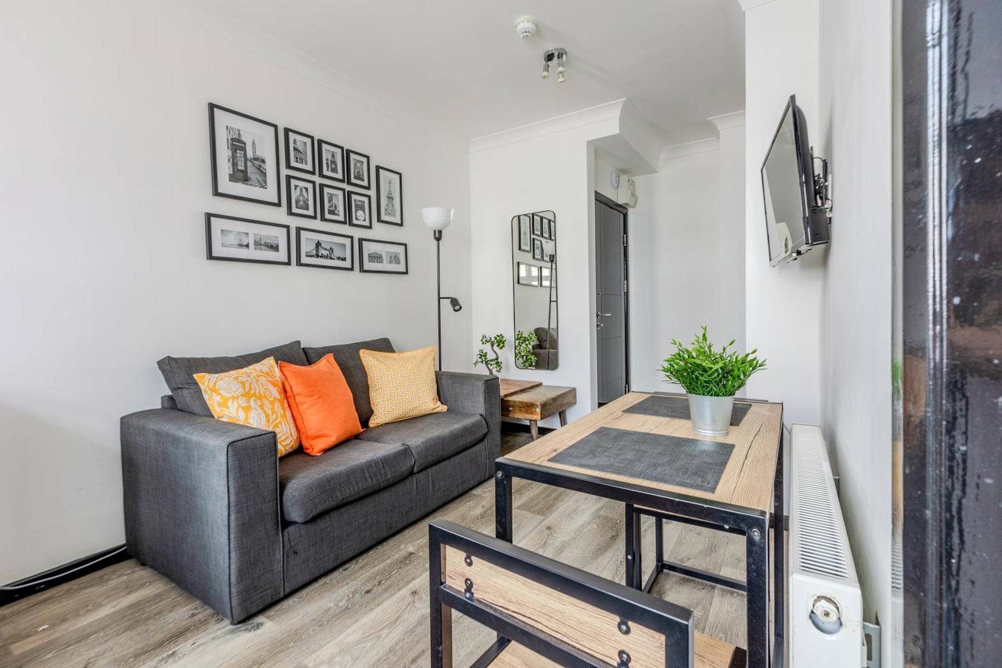 Langdon Apartments, Bouverie Place * Londres