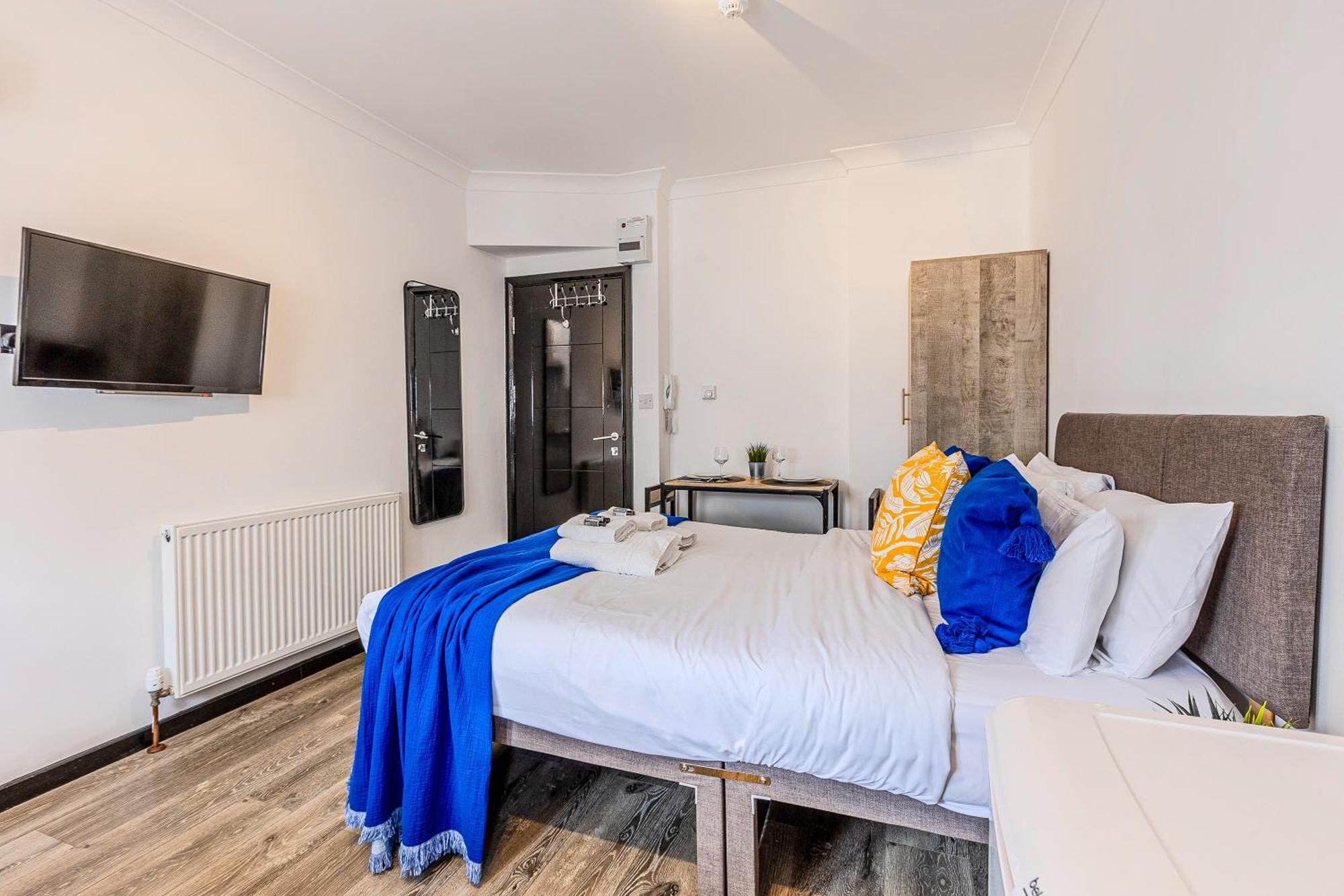 Langdon Apartments, Bouverie Place *
