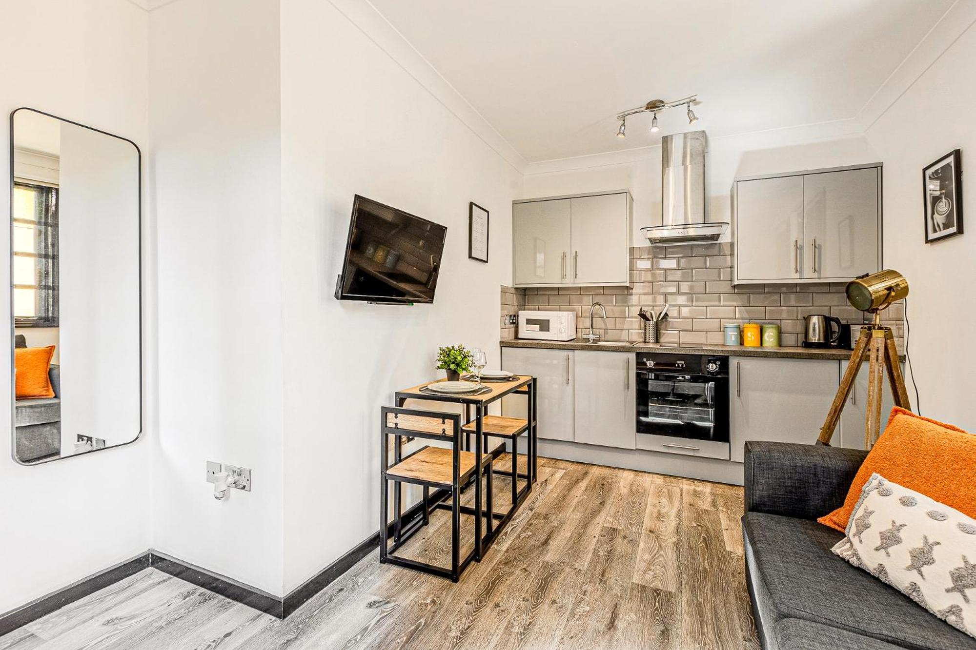 Langdon Apartments, Bouverie Place